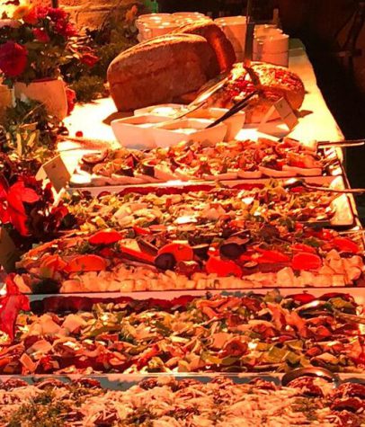 bruiloft hapjes op tafel uitgestald